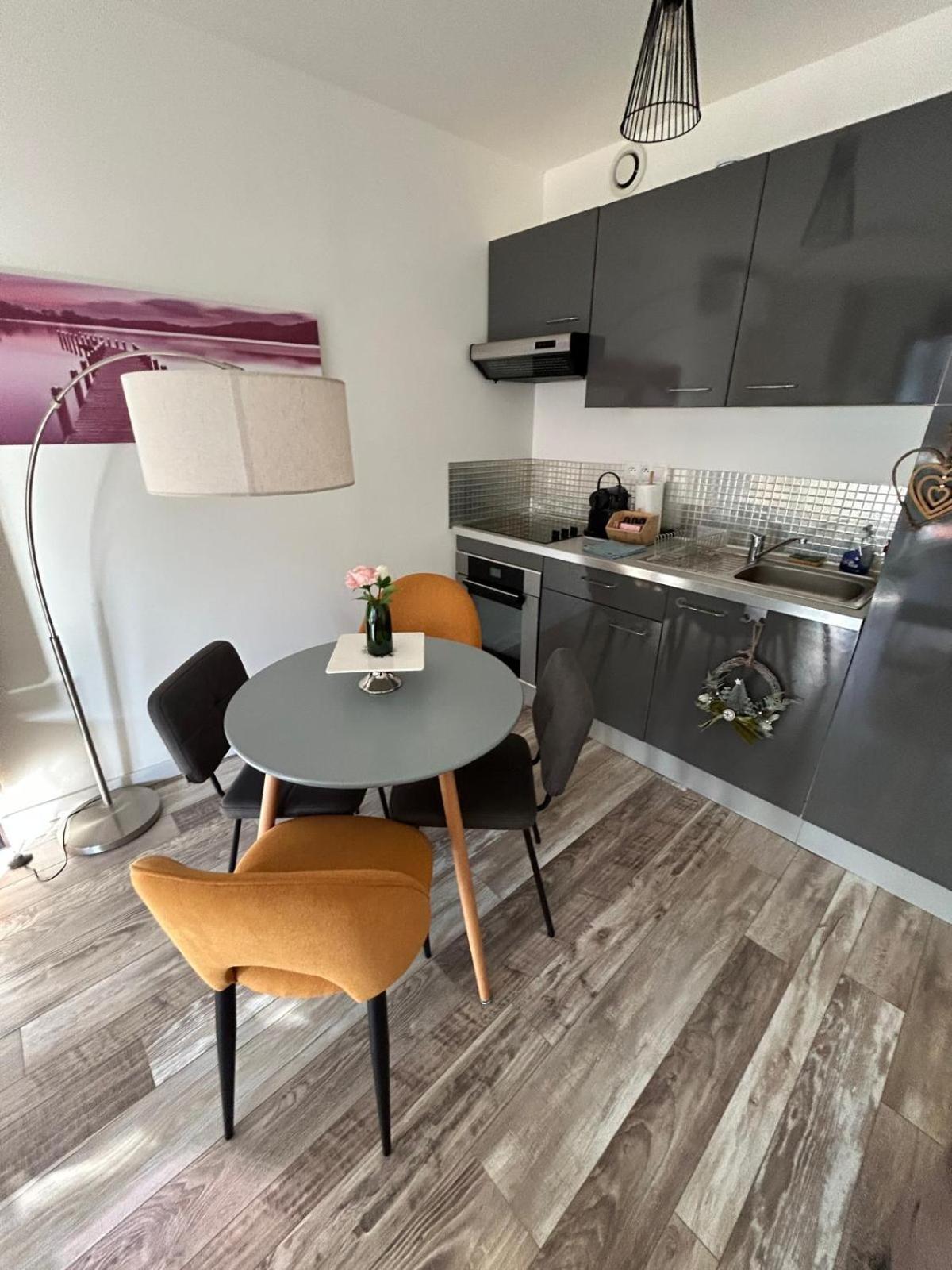 F2 Hypercentre Terrasse Talleyrand Reims Exteriör bild